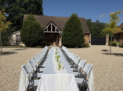 Cour d'honneur du Domaine du Grand Nouer en ambiance de soirée