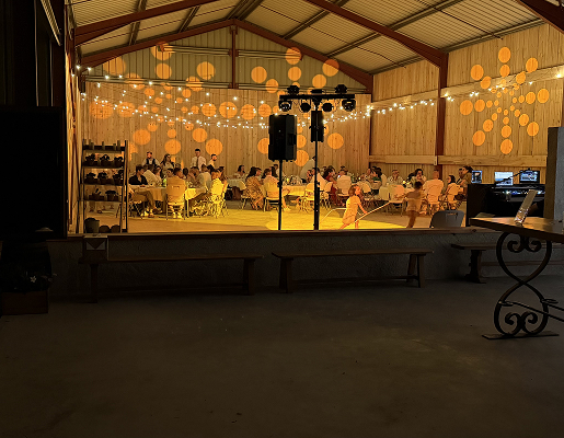 Préau couvert pour mariage et cocktail en Sologne
