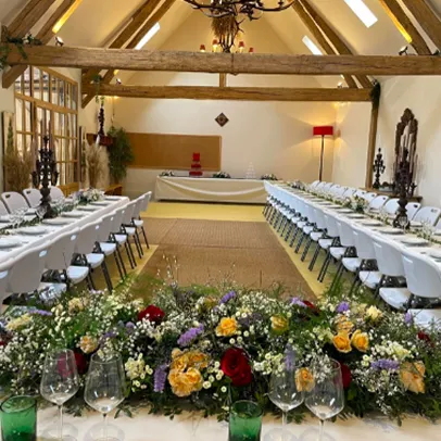 Salle de repas rustique pour mariage à Pierrefite sur Sauldre, en Sologne (41)