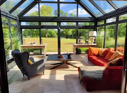 Véranda climatisée avec salo net vue sur la nature environnante à Pierrefite sur Sauldre (41)